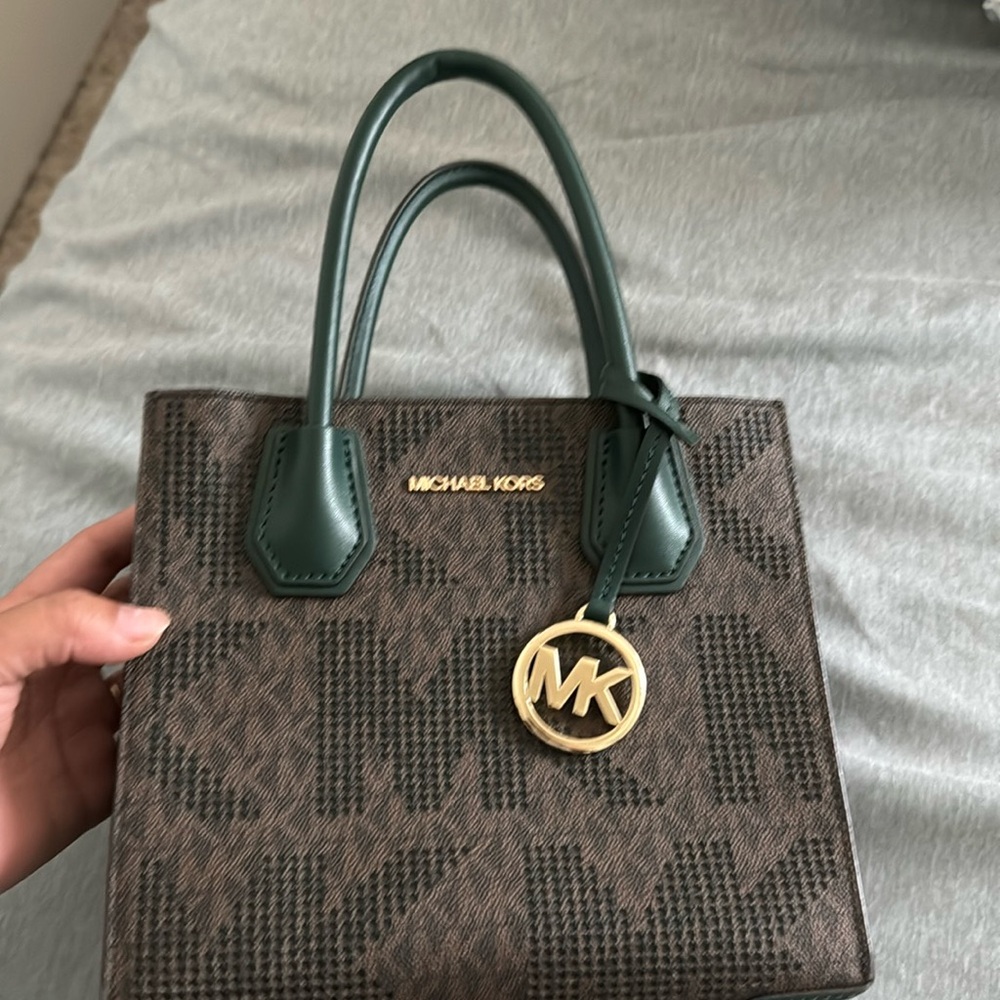 Michael kors purse lightly used